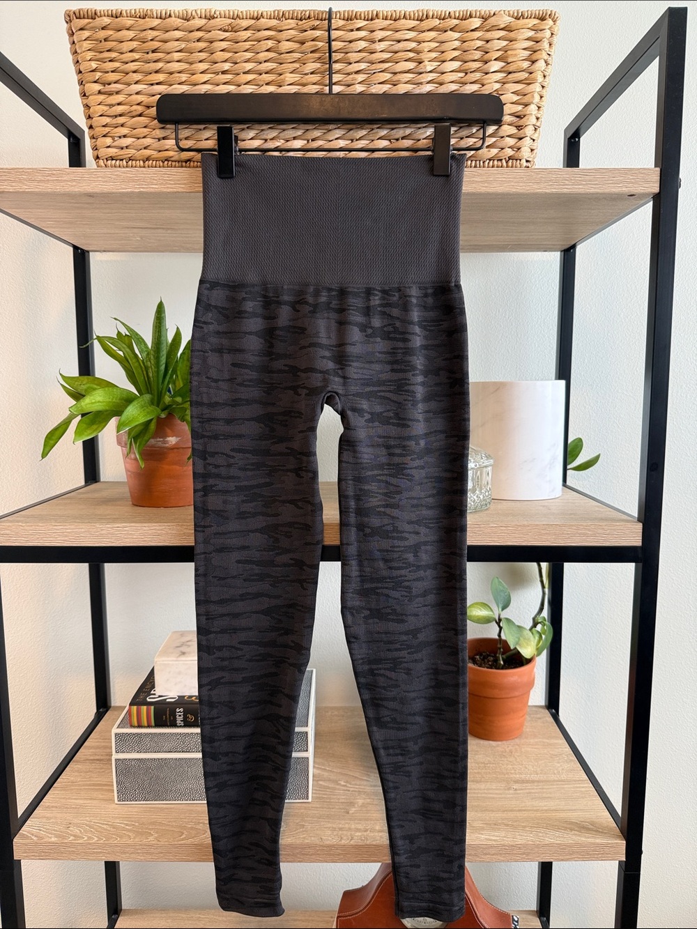 Spanx Love Your Assets Seamless Subtle Camo Rib Legging, S